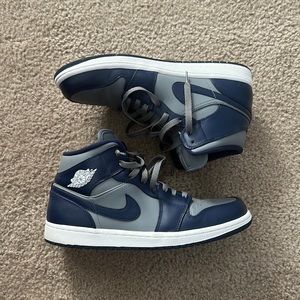Jordan 1 Mid